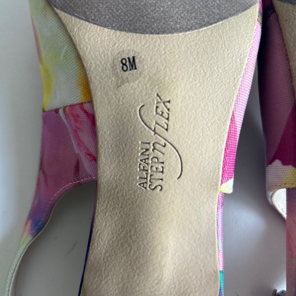 New Alfani Stepnflex Multicolor Flower Canvas Point Toe Heels size 8 - Picture 13 of 16